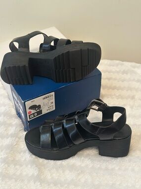 Arizona Jean Company Black Strappy Platform Sandals